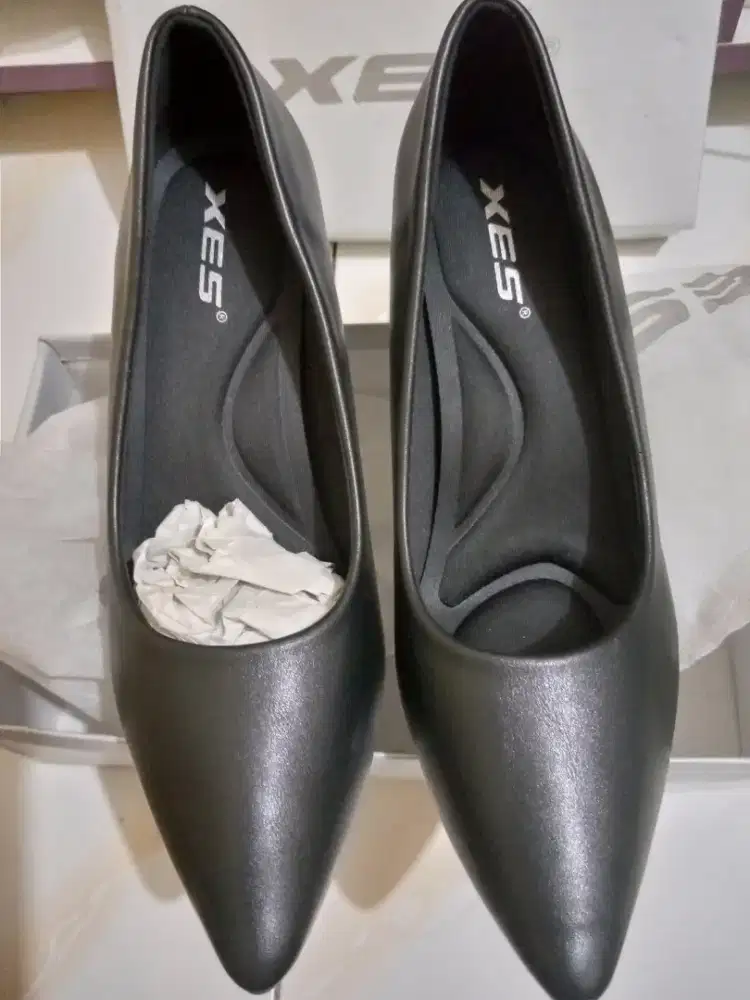 Jual sepatu xes baru bli kegedean ukuran 39 jual santai