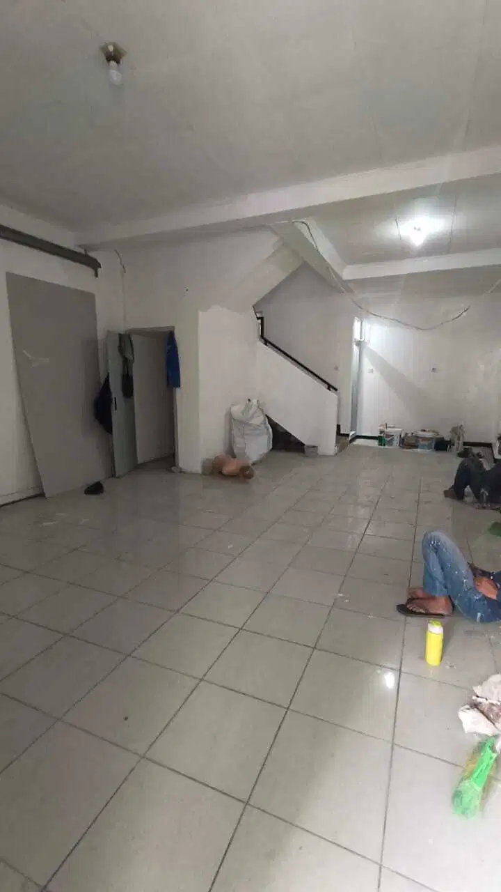 Disewakan ruko 3 lantai di jalan peta siap huni