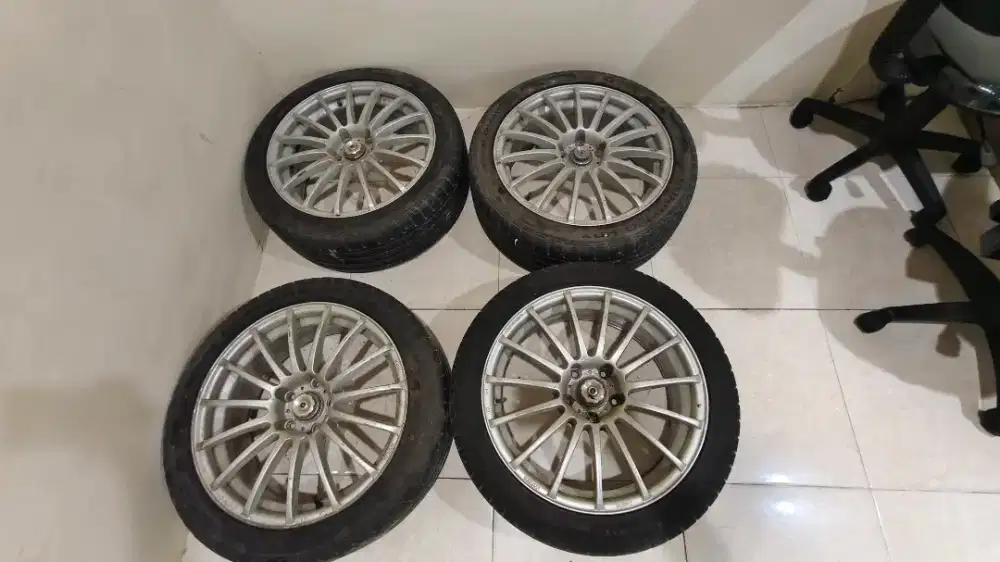 Jaul velg R18. Kondisi mulus. Lokasi jaksel