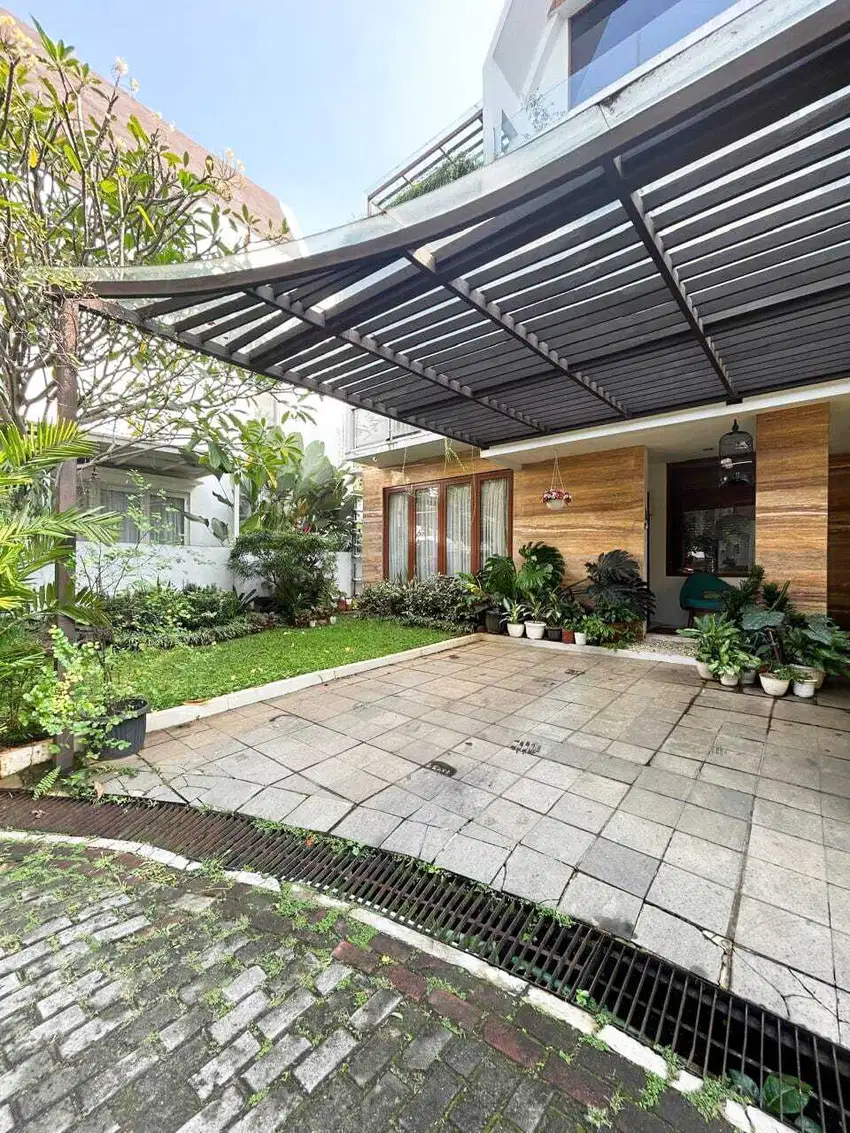 Rumah Dalam Townhouse Nyaman & Asri Strategis Dekat Tol di Jaksel