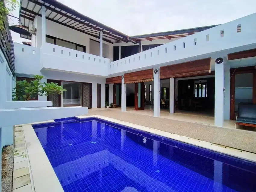 villa di nusa dua, 5 kmr tdr, lingkungan villa, ruangan besar
