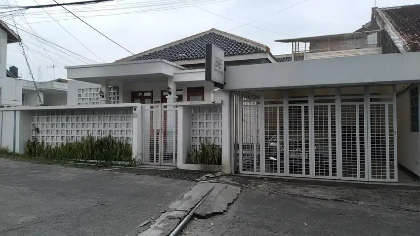 Rumah Terawat Luas Di Padasuka Dkt pahlawan Cikutra gedung sate gasibu