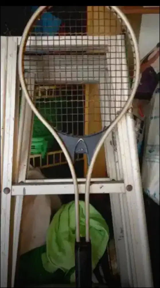 Raket tennis head biru