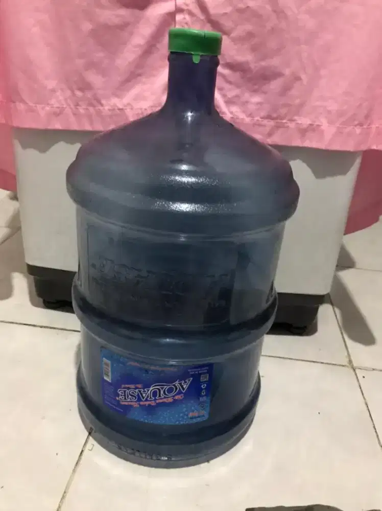 Galon Bekas Isi Air Minum Terawat Kondisi Bagus