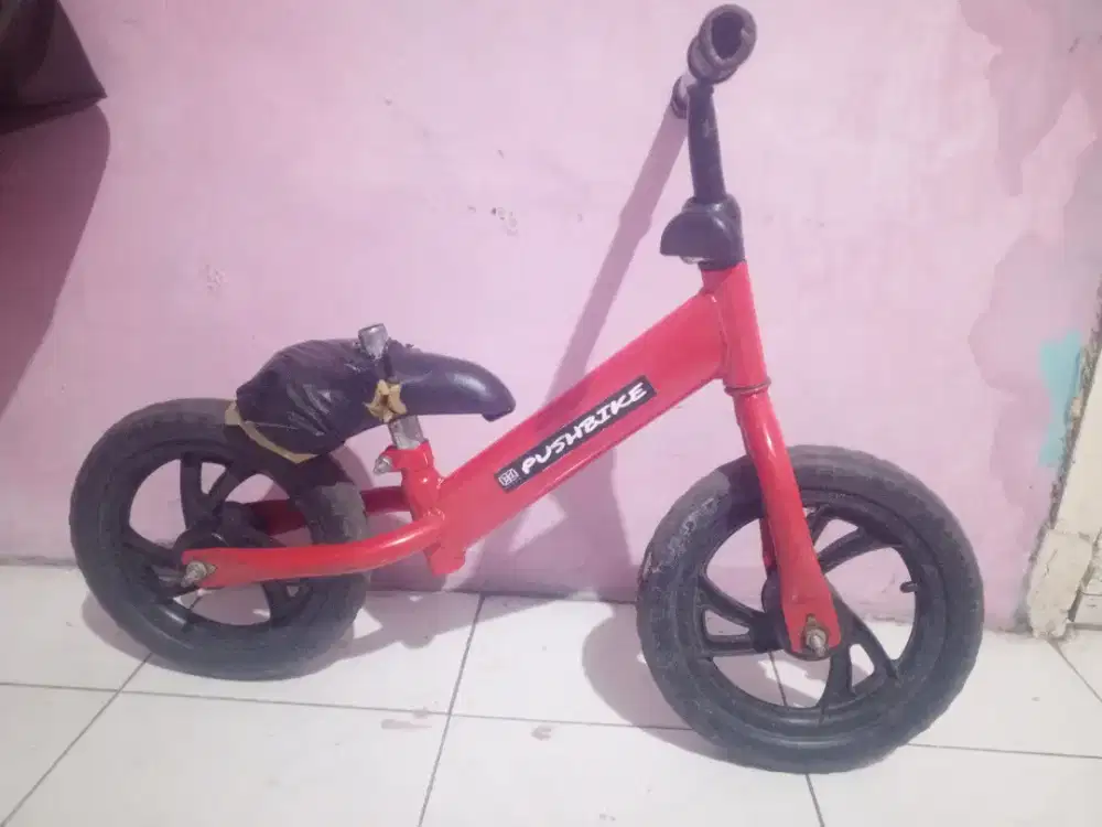 Pushbike merah anak