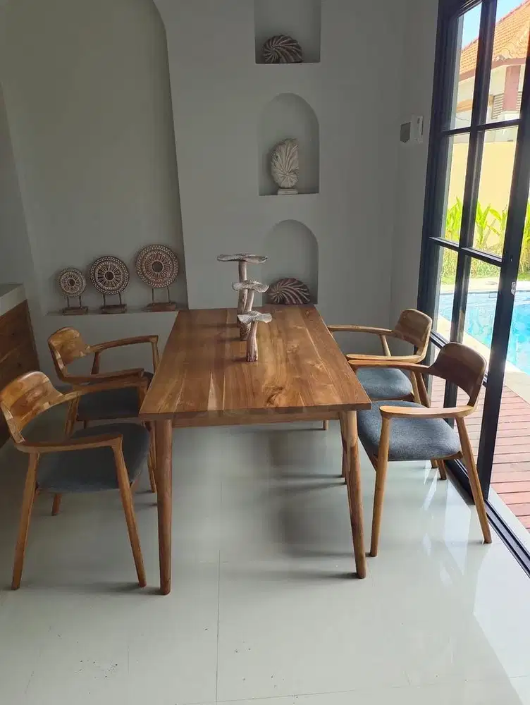 Dining table teakwood with cushion