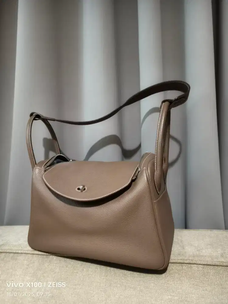 Hermes lindy bag size 30
