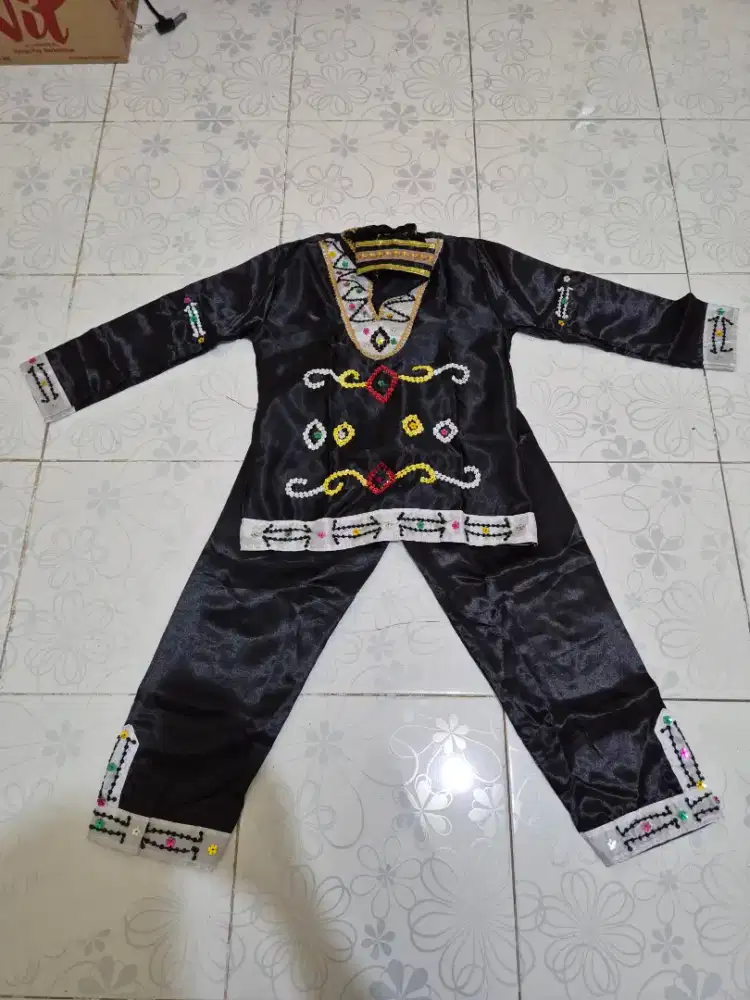 Baju Adat Dayak Pria
