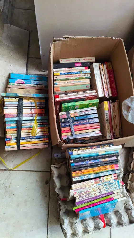 buku komik dan novel bekas