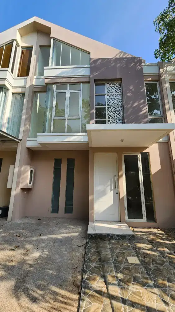 Dijual rumah pakuwon city grand island dekat mall pcm