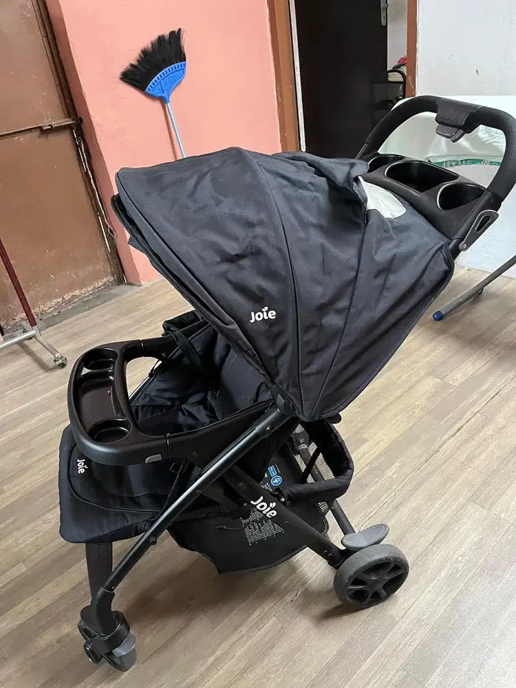 Stroller Joie Warna Hitam