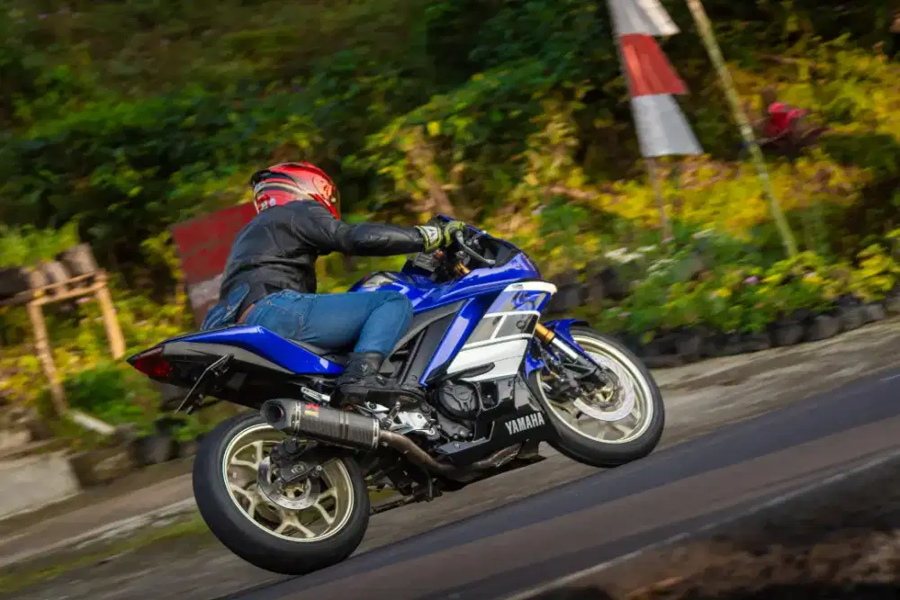 Yamaha R25 V2 2018 Biru