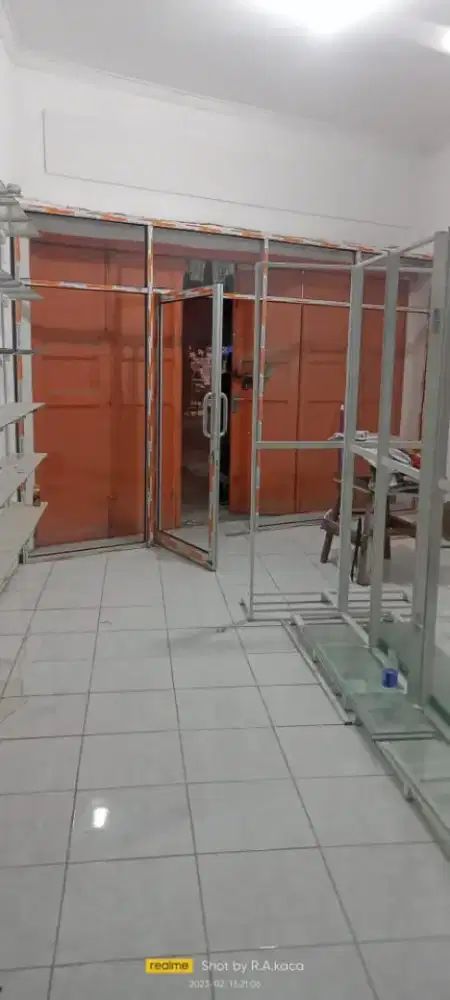 Pintu sekat partisi kaca