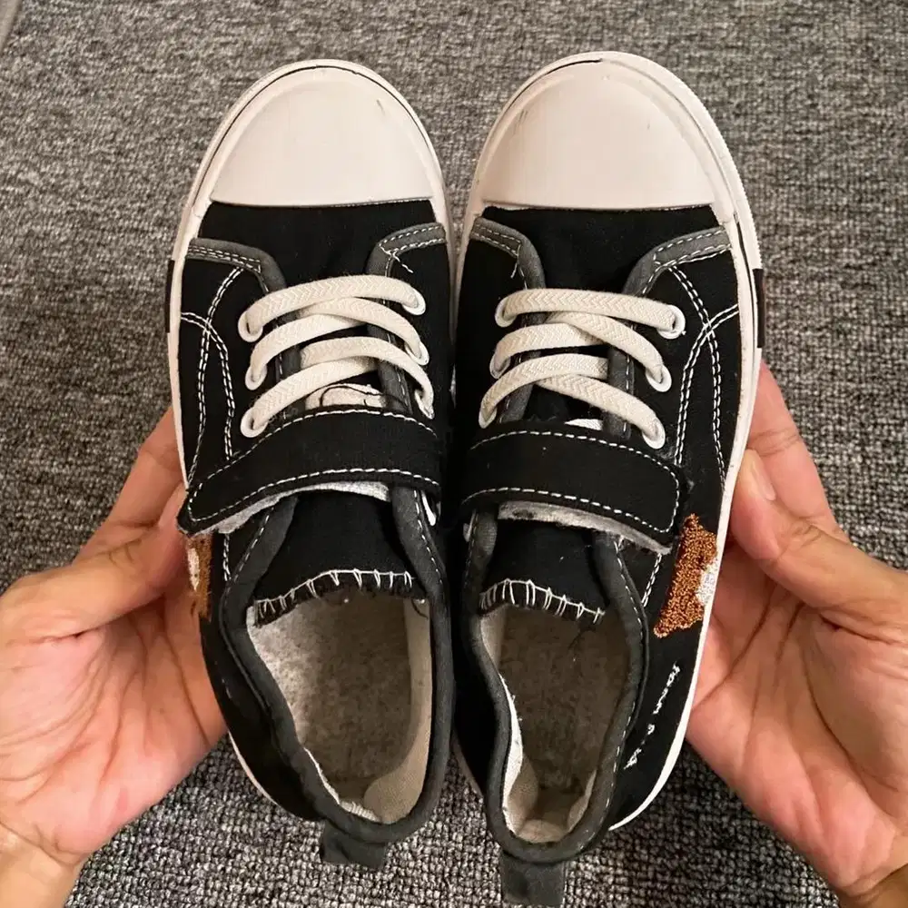 SEPATU SEKOLAH ANAK SEPATU SNEAKERS ANAK SIZE 32
