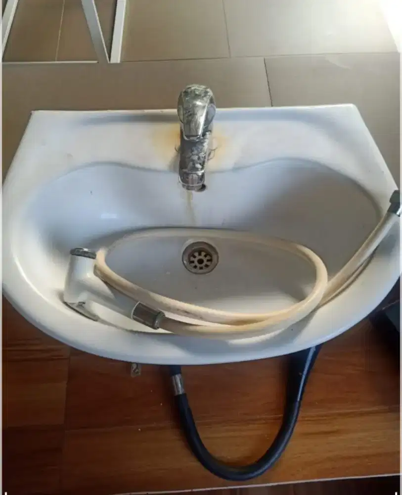 Preloved Wastafel Toto + Semprotan Toilet