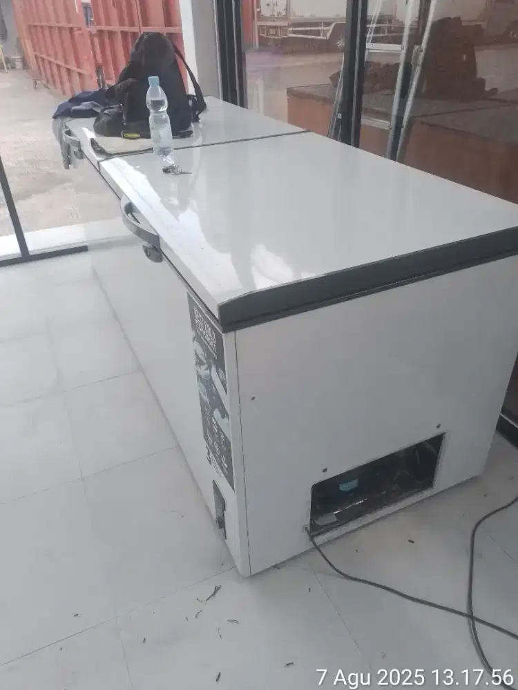 Service panggilan Frezer Kulkas Showcase