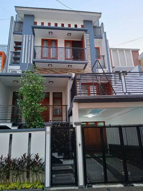 DIJUAL RUMAH MURAH MEWAH 4 LANTAI DI PALMERAH RESIDENCE JAKARTA BARAT