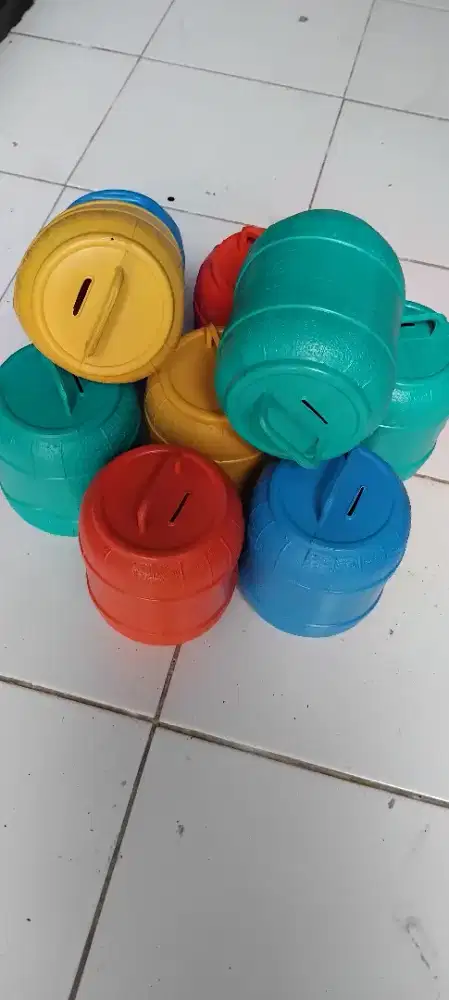 Celengan plastik baru