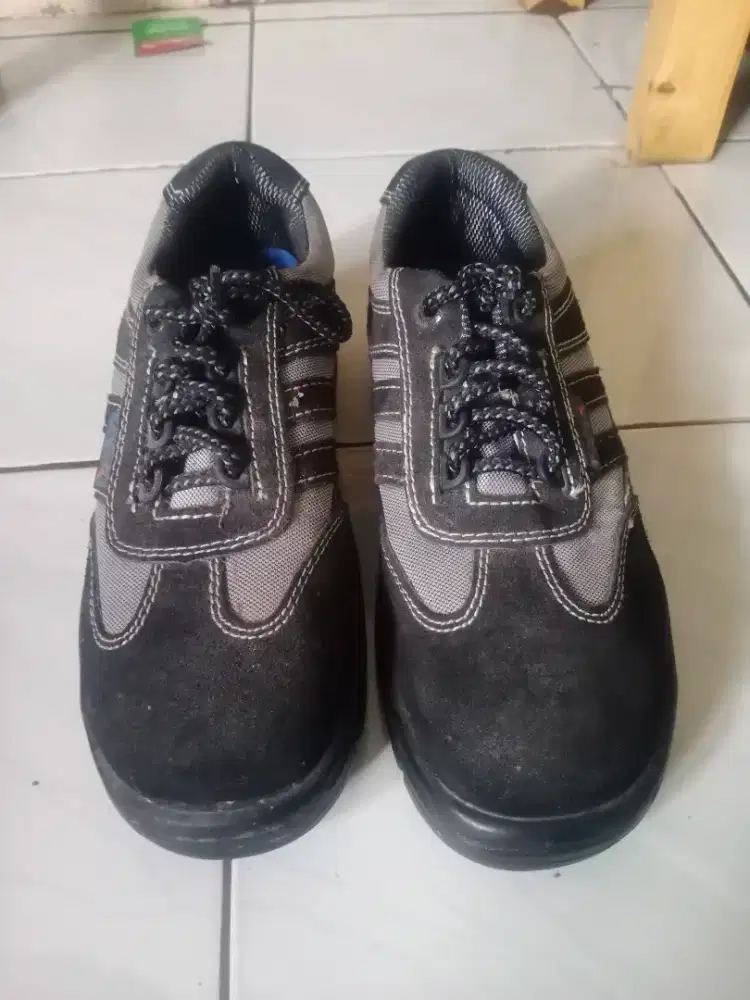 Sepatu septy baru