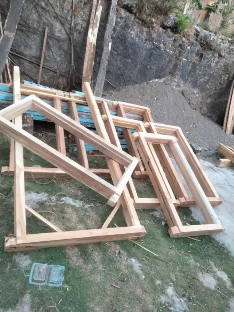 Jual kusen bahan kayu mahoni dan jati , harga per meter