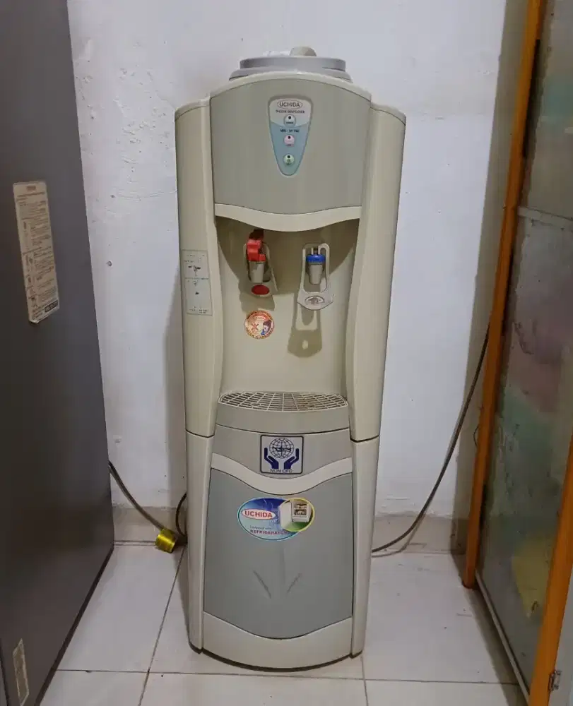 UCHIDA Dispenser Galon Atas + Kulkas Bawah ( BEKAS )