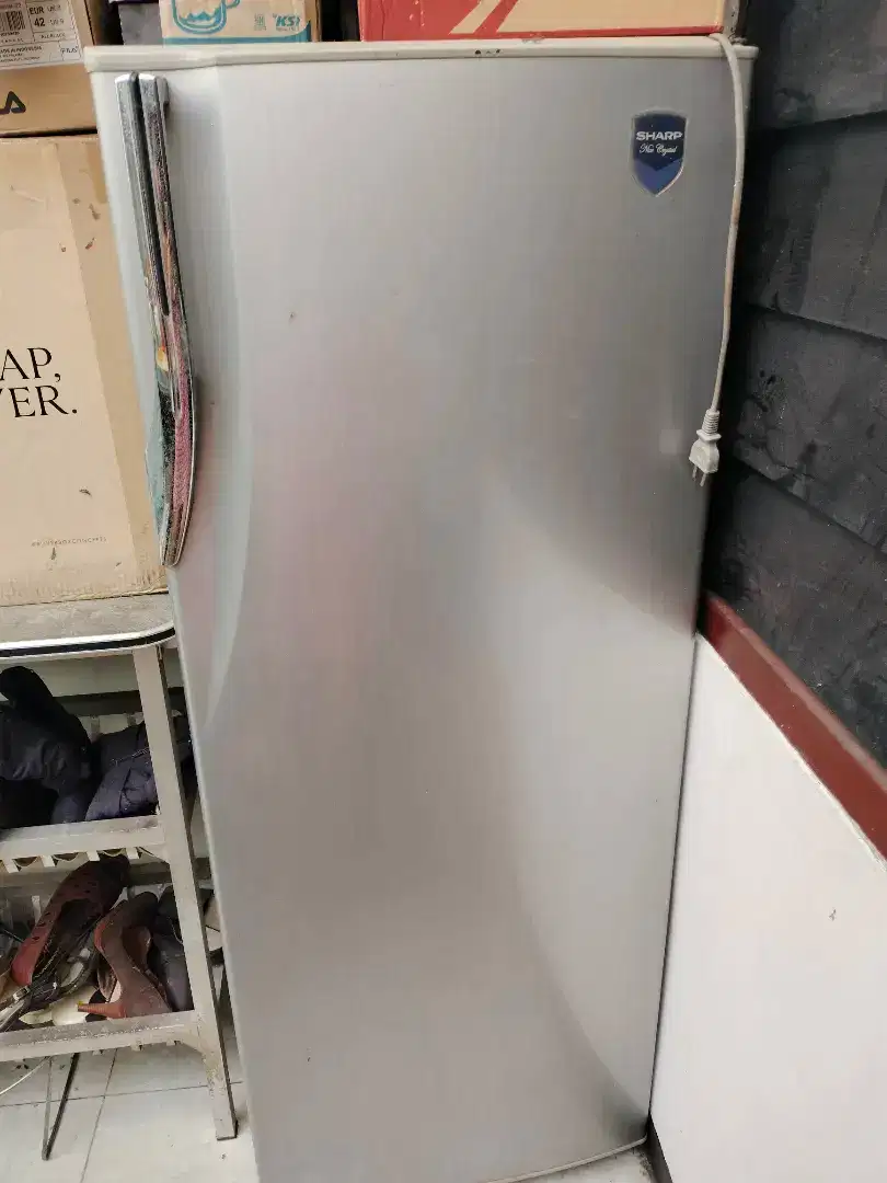 Dijual kulkas 1 pimtu merk sharp