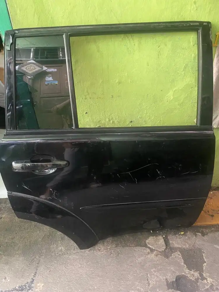 pintu tengah kiri pajero ada kaca dan engs