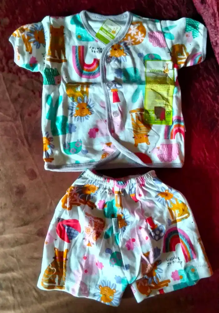 Baju anak umur 2 atau 3 bulan merk Velvet SNI nego