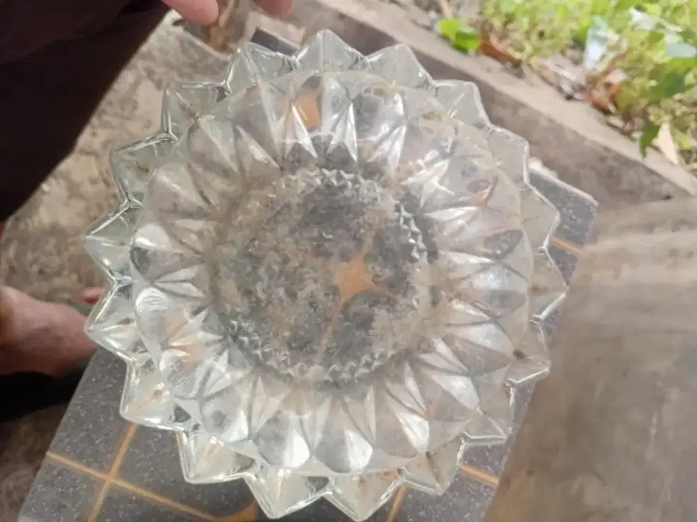 Asbak kaca siap pakai