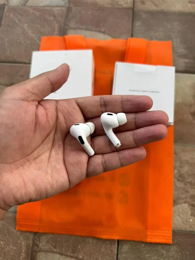 Dijual AirPods Pro Gen 2 Lightning – Second Mulus Like New