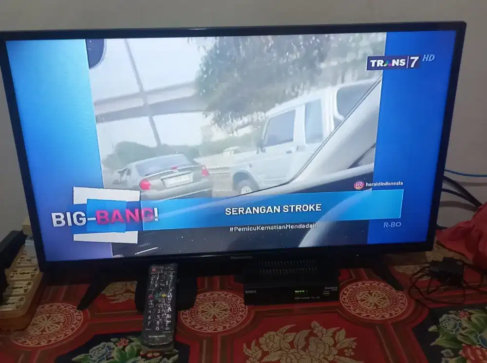 Tv led 32 panasonic + remote ori kondisi 98% sprti baru no minus