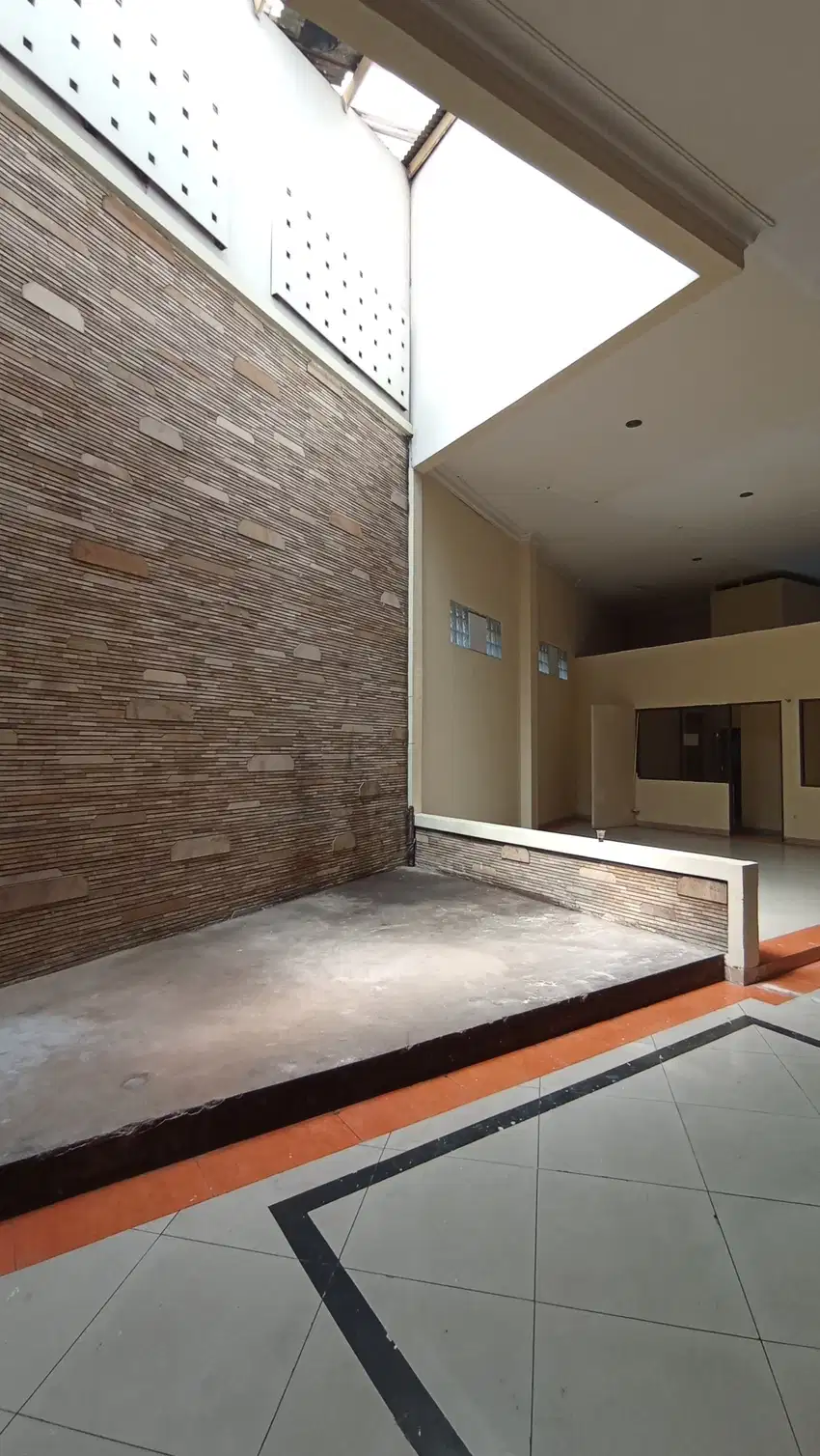 Sewa Ruang Usaha Strategis di Jalan Raya Kopo Bandung