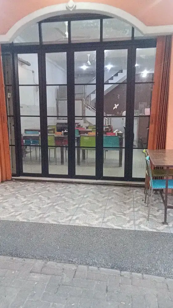 Pintu lipat kaca sekat kaca
