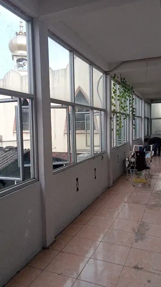 Jendela kaca tahan air