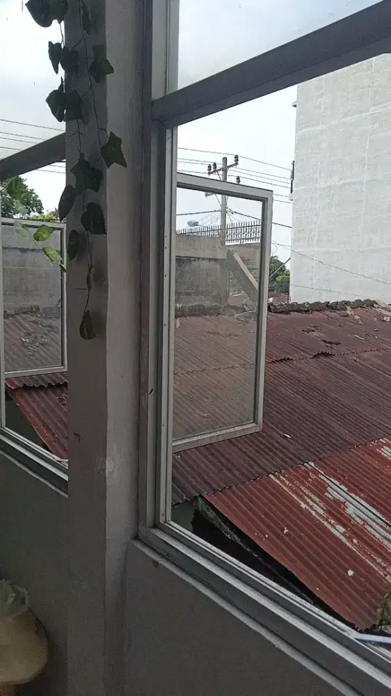 Jendela kaca tahan air