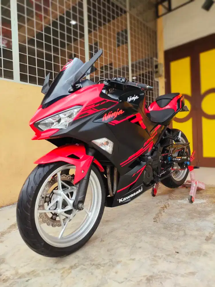 Kawasaki Ninja250 / Ninja 250 Fi 2018 ABS SE, Red Premium Doff, Mulus.