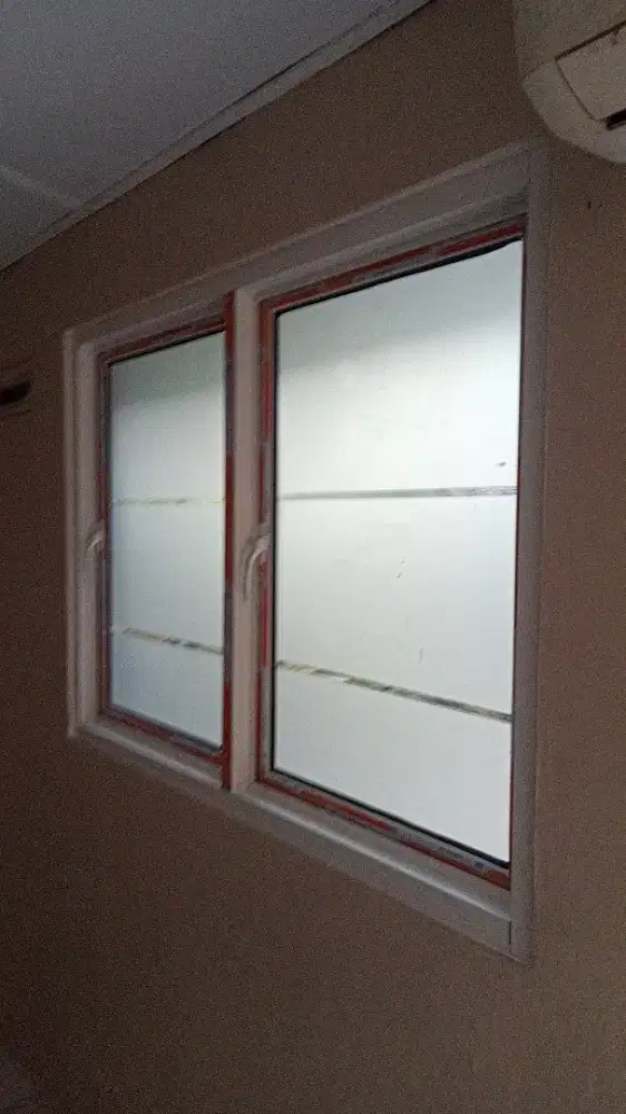 Jendela kaca tahan air