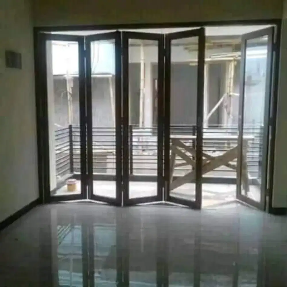 Pintu lipat sekat partisi kaca