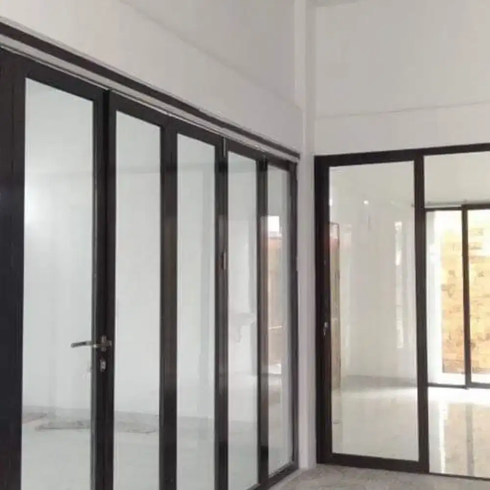 Pintu lipat sekat partisi kaca