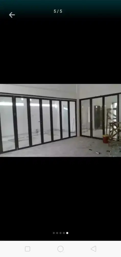 Pintu lipat sekat partisi kaca