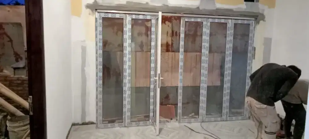 Pintu lipat sekat partisi kaca