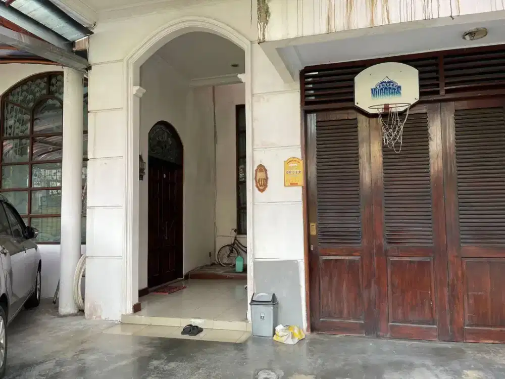 Dijual cepat butuh uang rumah besar dekat kampus binus