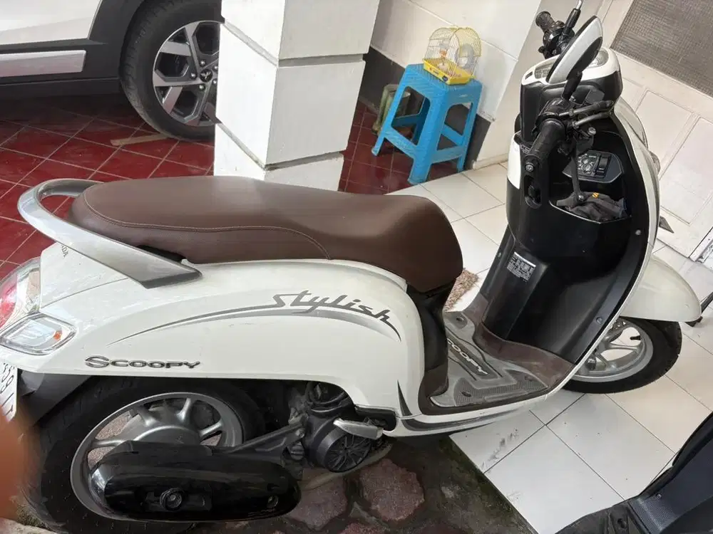 Scoopy Stylish Putih 2019
