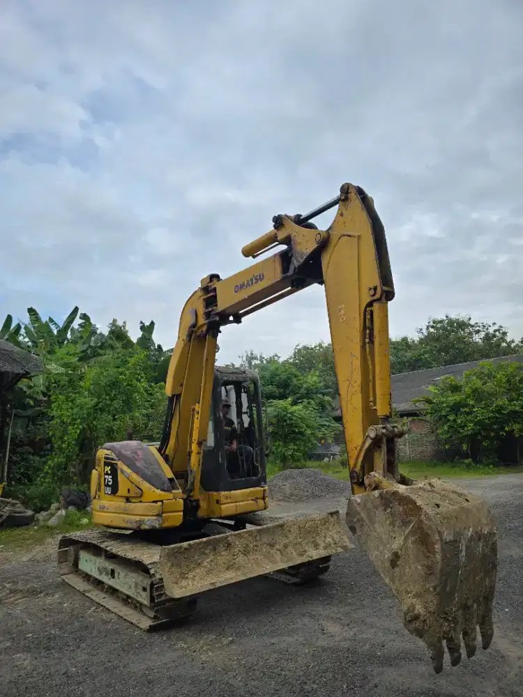 EXCAVATOR PC75UU-3C 2014