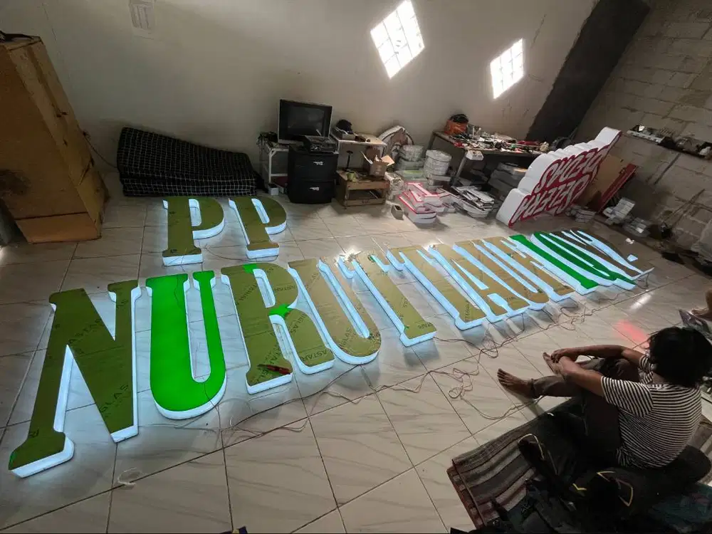Billboard Plang Toko, Huruf Timbul dan Neon Box Akrilik