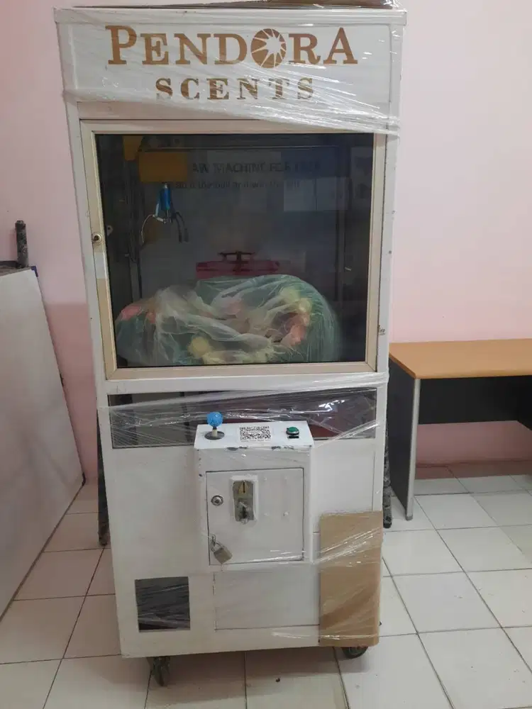 Mesin Capit Boneka / Claw Machhine