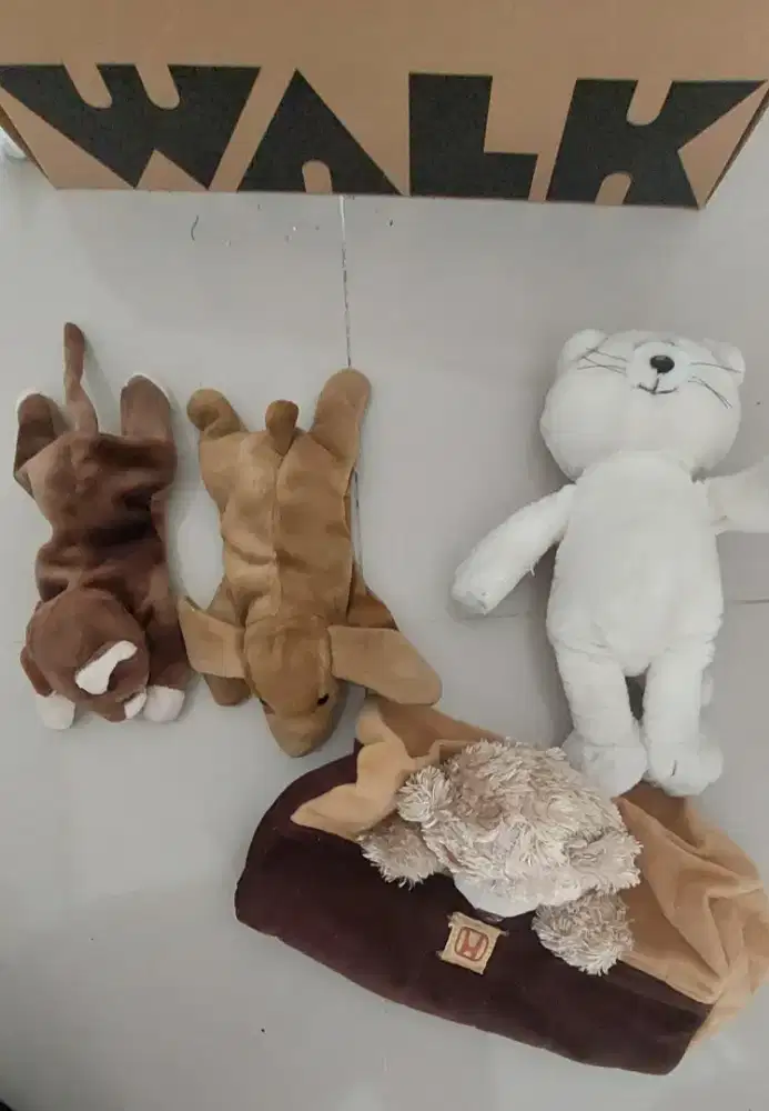 2 boneka pasir dan tempat tisue