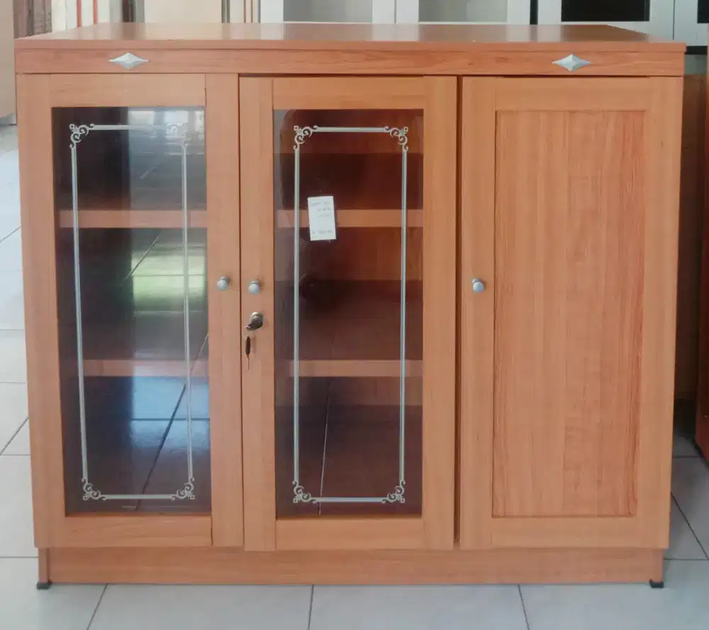 Lemari Hias Pendek Minimalis