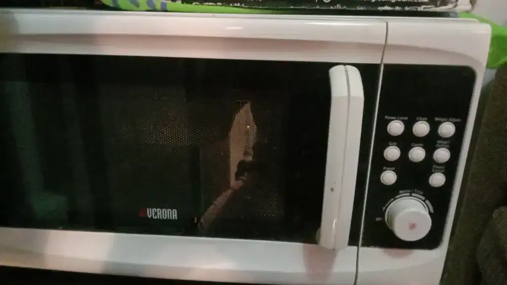 Microwave putih