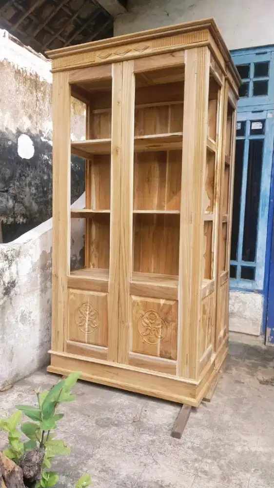 Almari mainan 2 pintu